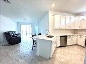 8225 Shr Lk Dr in Englewood, FL - Building Photo - Building Photo