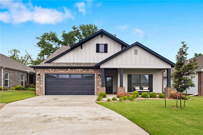 property at 2104 SW Huntwick Ave