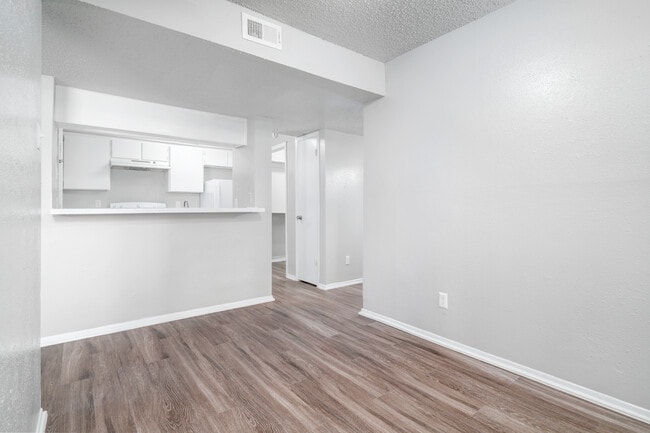 Sundance Apartment Homes in San Antonio, TX - Building Photo - Building Photo