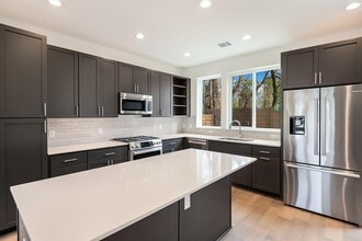 2211 E M. Franklin Ave in Austin, TX - Building Photo - Building Photo