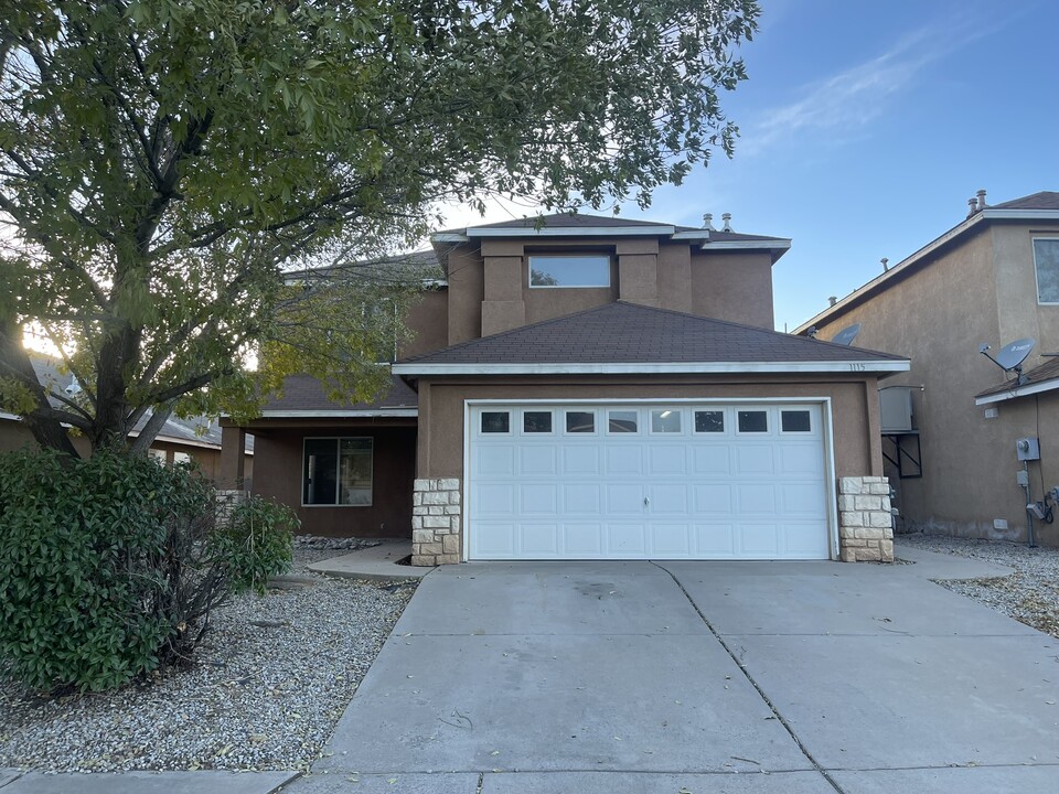 1115 Avendida Esplendida NW in Los Lunas, NM - Building Photo