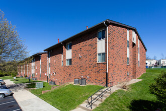 Rolling Woods in North Versailles, PA - Building Photo - Building Photo