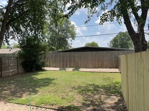 2009 Ohlen Rd in Austin, TX - Building Photo - Building Photo