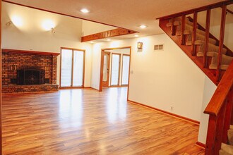 101 E Hale Lake Rd in Warrensburg, MO - Building Photo - Building Photo