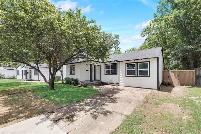 2873 Beasley Dr in Garland, TX - Building Photo - Building Photo