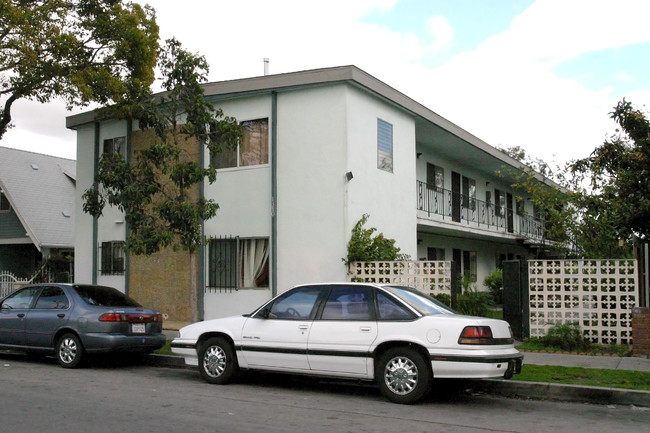 Gaviota Apartments in Long Beach, CA - Building Photo - Building Photo