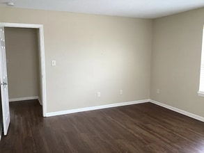 1404 Round Lake Rd in Greenwood, IN - Building Photo - Building Photo