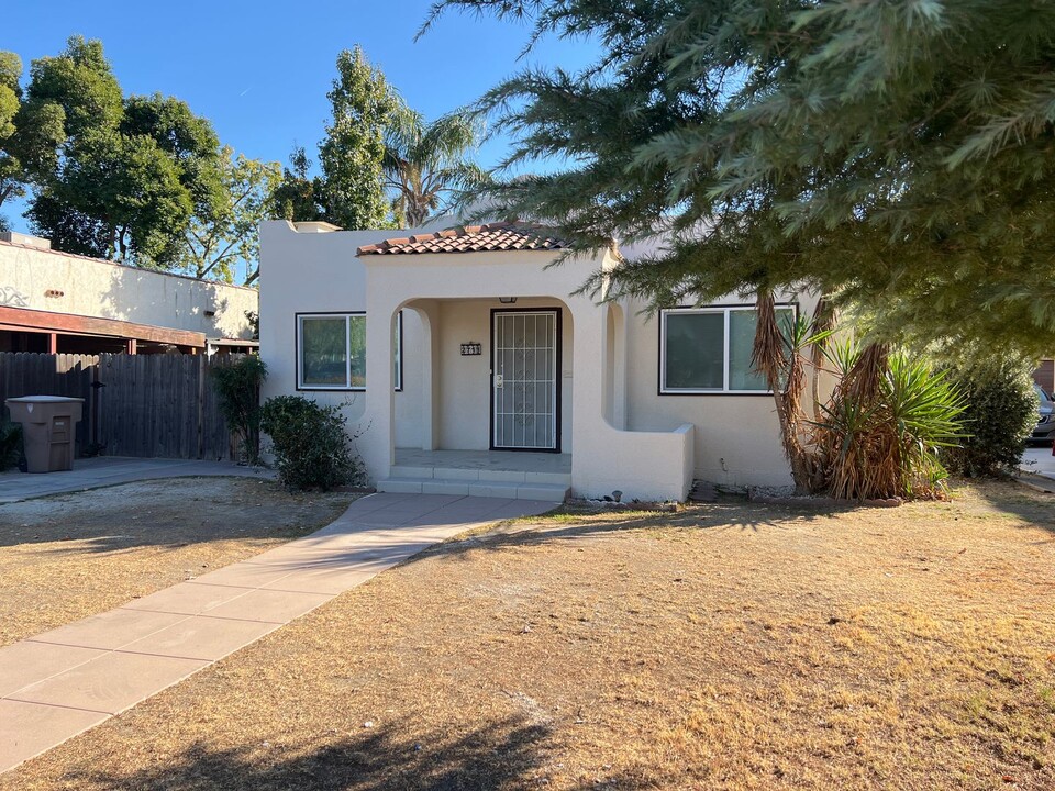 2719 San Emidio St in Bakersfield, CA - Building Photo