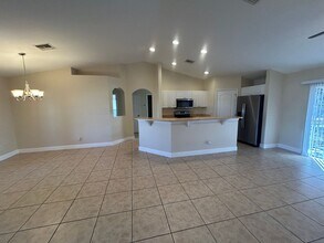 1900 Kismet Pkwy W in Cape Coral, FL - Building Photo - Building Photo