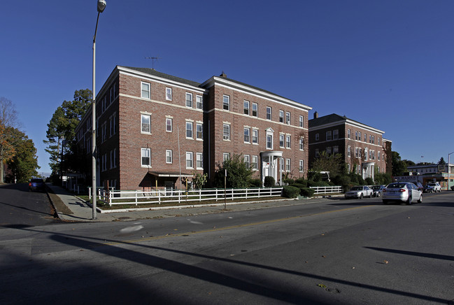 Longfellow Manor Apartments in Worcester, MA - Foto de edificio - Building Photo