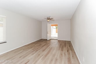 555 N Elm in Mesa, AZ - Foto de edificio - Building Photo