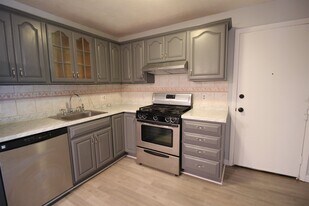 11 Tiffany Rd in Salem, NH - Building Photo