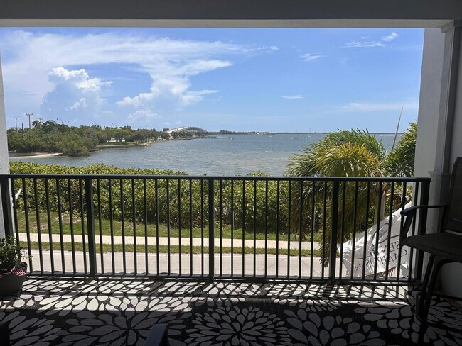 3702 NE Indian River Dr in Jensen Beach, FL - Building Photo - Building Photo