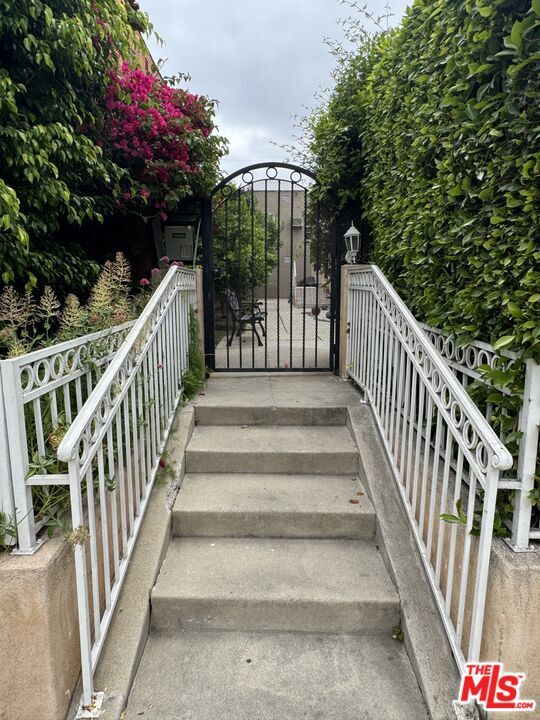 428 S Doheny Dr in Beverly Hills, CA - Building Photo - Building Photo