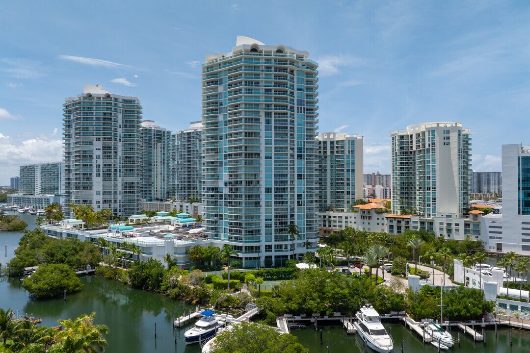 Oceania IV in Sunny Isles Beach, FL - Foto de edificio