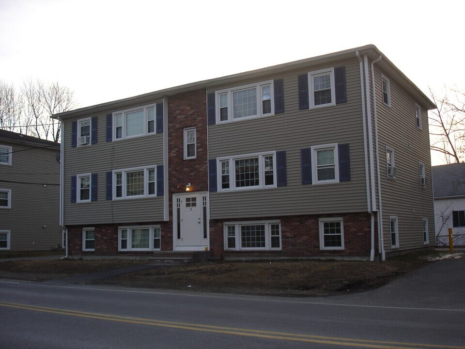 8 Groton-Harvard Rd in Ayer, MA - Building Photo