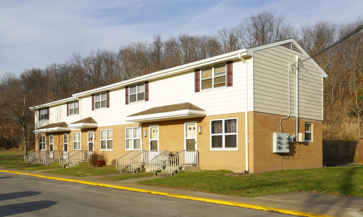 Rocco R. Bovalino Jr. Apartments in Freedom, PA - Foto de edificio