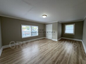 301.5 N Temple Ave in Indianapolis, IN - Foto de edificio - Building Photo