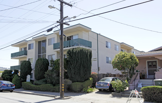 Cypress Manor in San Leandro, CA - Foto de edificio - Building Photo