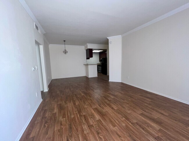 1337 S Bundy Dr in Los Angeles, CA - Building Photo - Building Photo