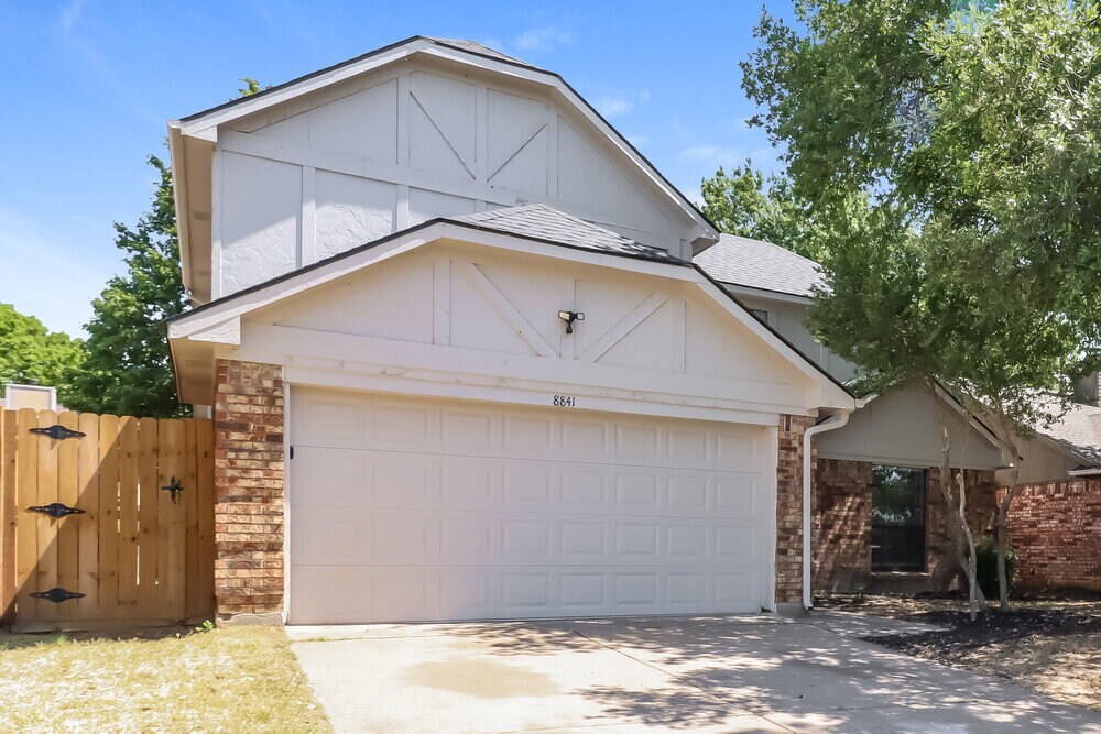 8841 Elbe Trail in Fort Worth, TX - Building Photo