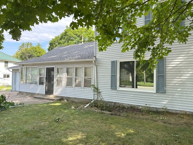 214 W Church St in Remus, MI - Foto de edificio - Building Photo