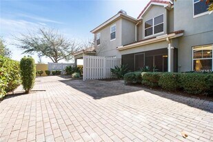 7118 Regina Way in Orlando, FL - Building Photo