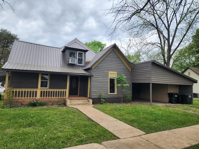 property at 401 N Polk St