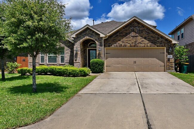 property at 2229 Maple Point Dr N