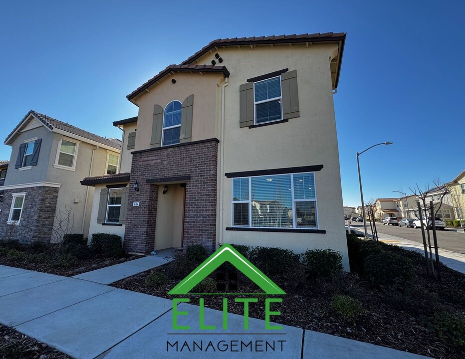 10764 Portico Cir in Rancho Cordova, CA - Building Photo