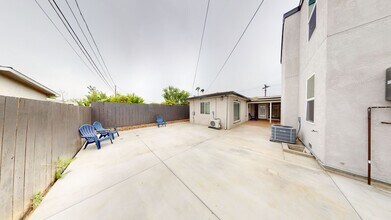 4837 63rd St in San Diego, CA - Foto de edificio - Building Photo