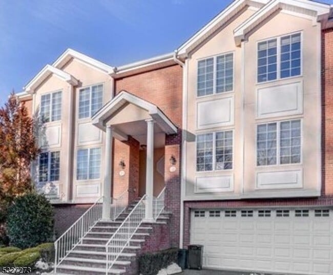 property at 25 Skymark Ct