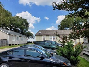 4822 Convention St, Unit Apt 3 in Baton Rouge, LA - Foto de edificio - Building Photo