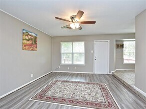 8711 Bridgeport Dr in Austin, TX - Building Photo - Building Photo