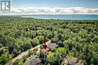 11 Twin Pines Dr in Wasaga Beach, ON - Building Photo - Building Photo