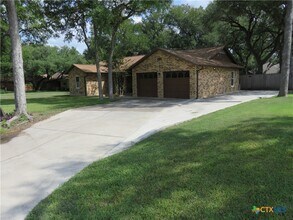 139 Lone Oak St in Seguin, TX - Building Photo - Building Photo
