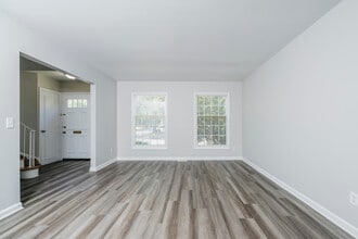 Jamestown Apartments & Townhomes in Toledo, OH - Building Photo - Interior Photo