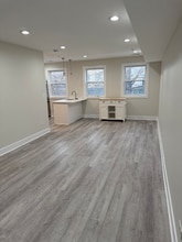 2242 W 18th Pl in Chicago, IL - Foto de edificio - Building Photo