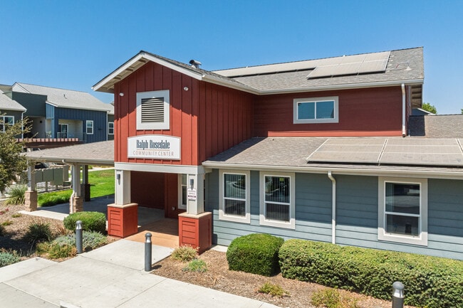 Sierra Village Apartments in Dinuba, CA - Building Photo - Building Photo