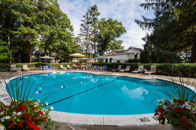 Carpenter Village Apartments in Altamont, NY - Building Photo - Building Photo