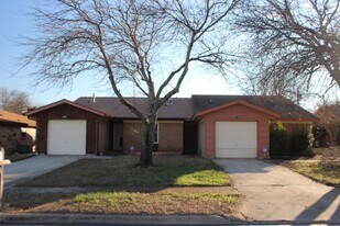 2114 Spicewood Dr in Killeen, TX - Building Photo
