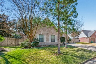 15619 Winding Valley Dr in Houston, TX - Building Photo - Building Photo