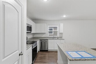 104 Holiday Dr in Gun Barrel City, TX - Building Photo - Building Photo