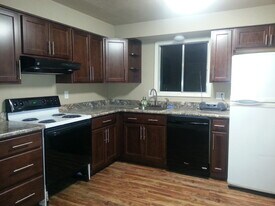 2654 N Foothill Road in Medford, OR - Building Photo