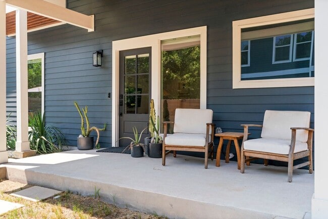 1102 1/2 Tillery St in Austin, TX - Building Photo - Building Photo