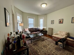 376 Washington St, Unit 1 in Somerville, MA - Foto de edificio - Building Photo