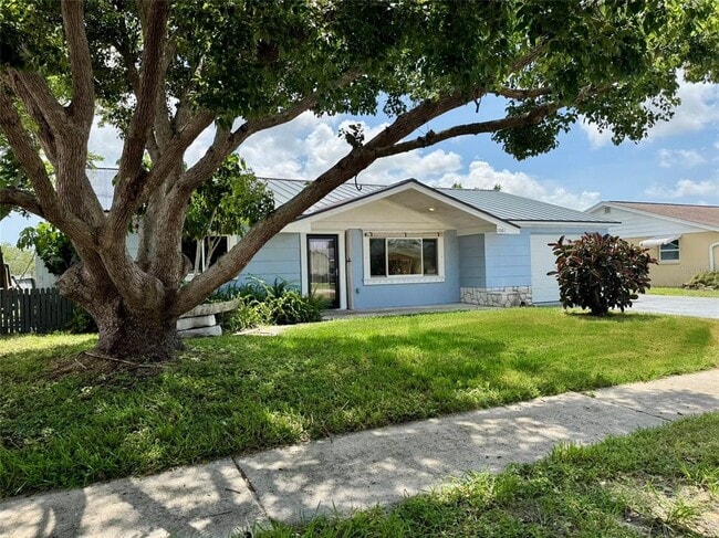 1061 Rushmore Dr in Holiday, FL - Building Photo - Building Photo