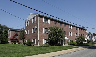 121-125 Park Ave in Amityville, NY - Building Photo