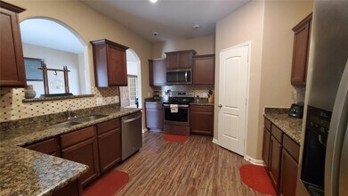 6237 Stone Lake Dr in Fort Worth, TX - Foto de edificio - Building Photo