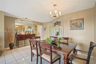 1680 NE 191st St in Miami, FL - Foto de edificio - Building Photo